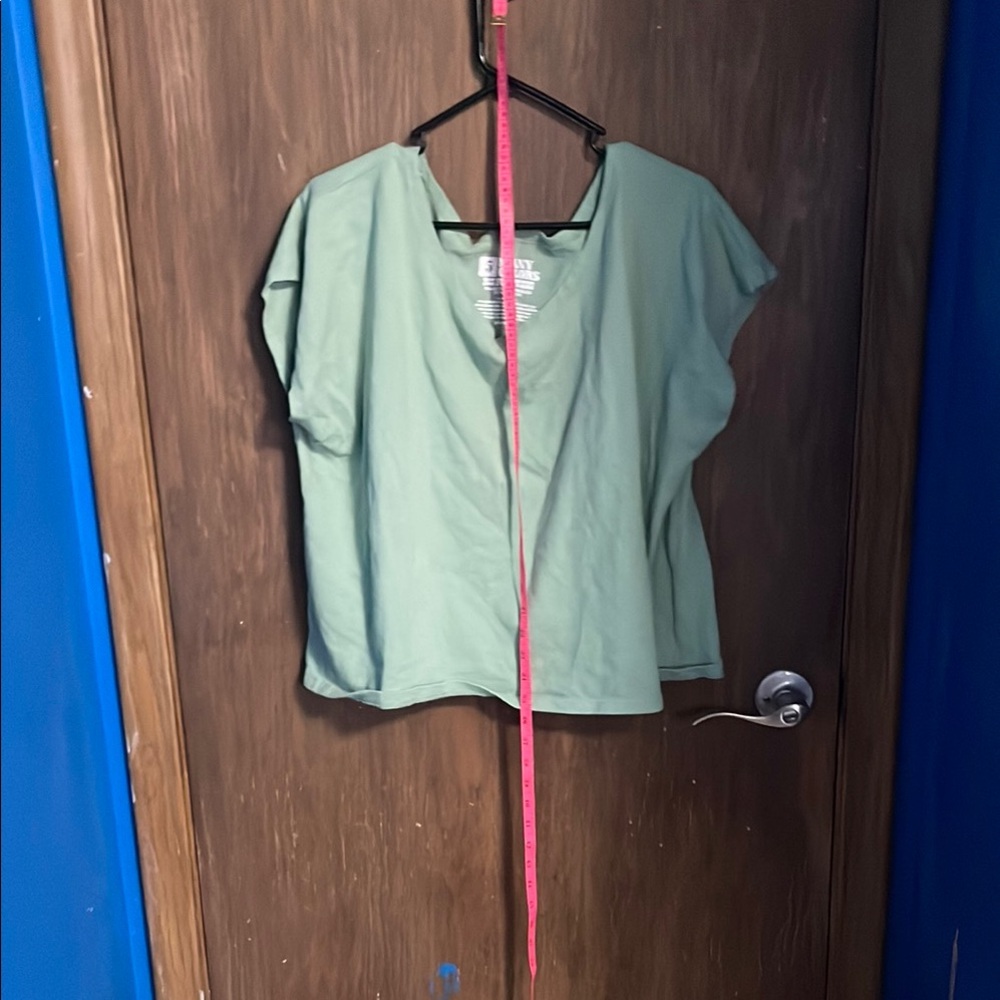Green Boxy Crop T-Shirt with Short Sleeves